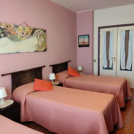 Cosmopolitan Bed & Breakfast Rome